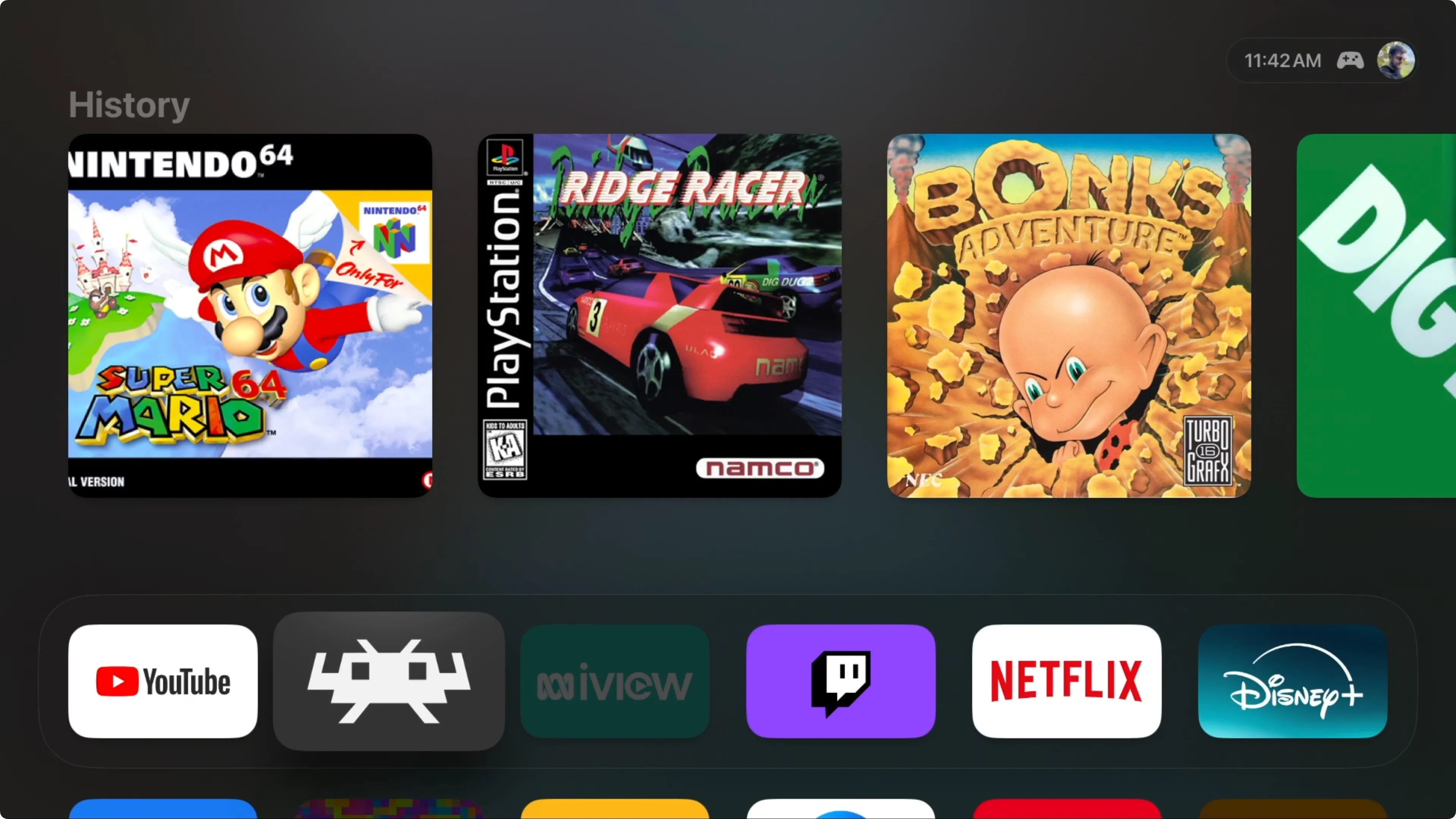 Apple TV hiển thị giao diện RetroArch với các tựa game retro trên màn hình chính.