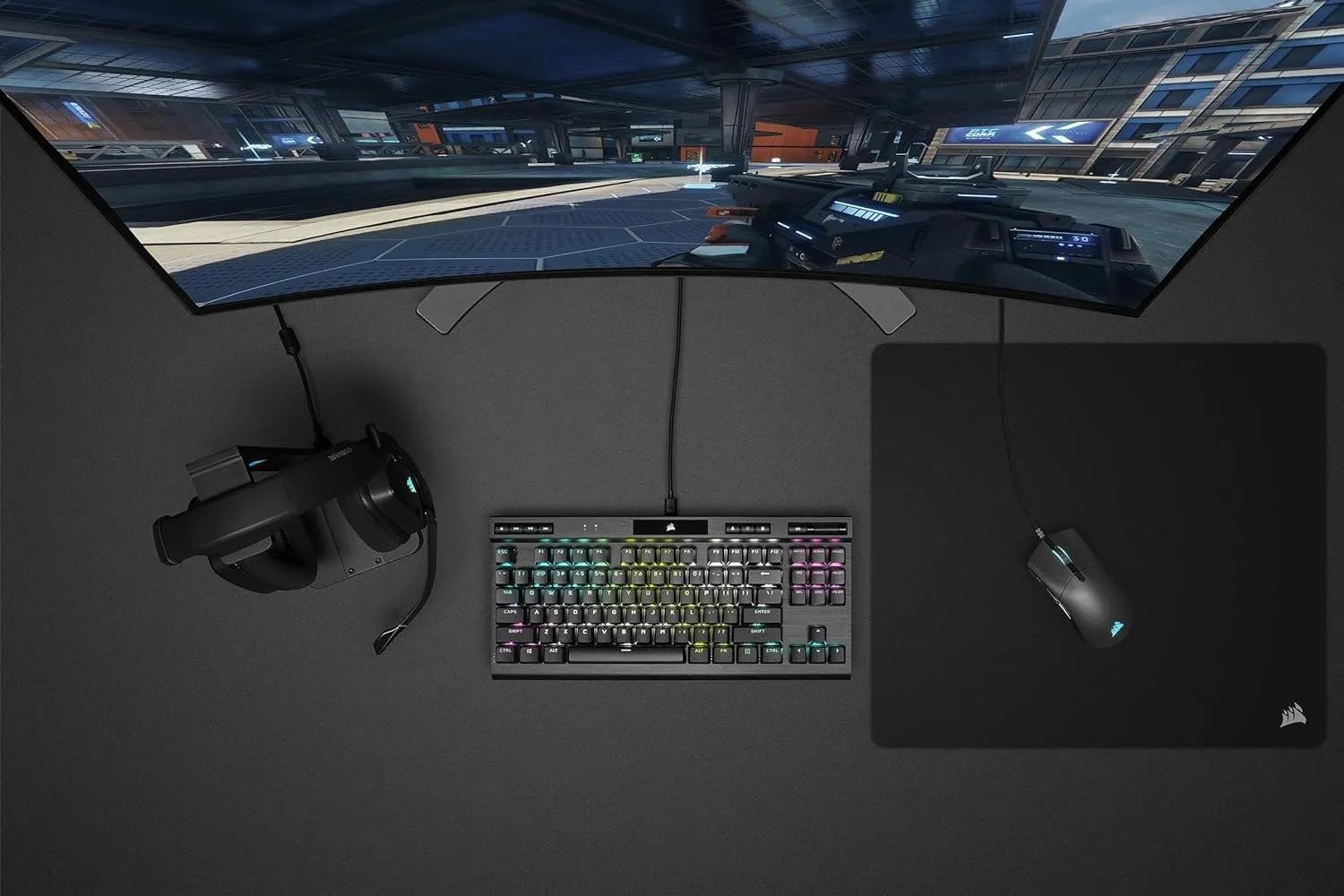 Bàn phím chơi game cơ học Corsair K70 RGB TKL với đèn RGB sáng rực, được thiết kế để tối ưu hiệu suất chơi game.