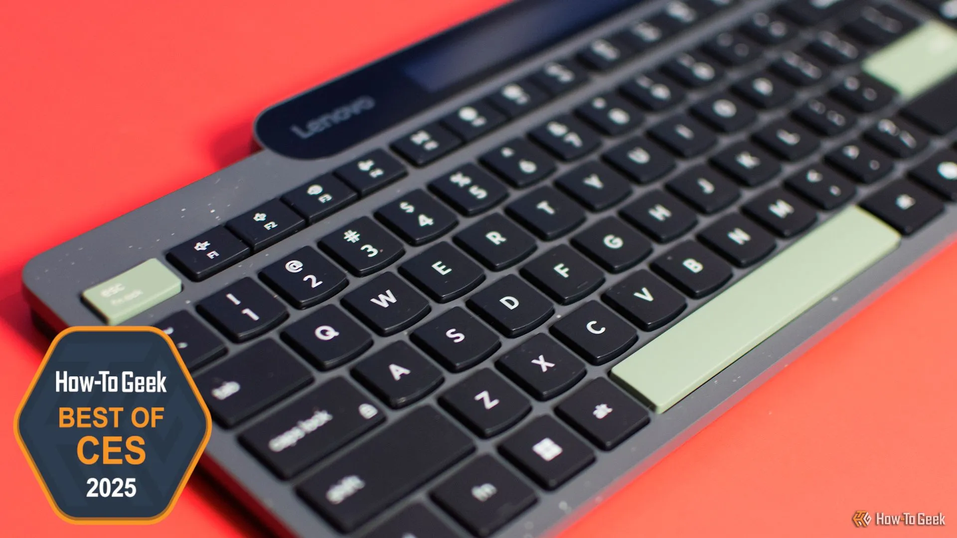 Bàn phím không dây tự sạc Lenovo tại CES 2025.