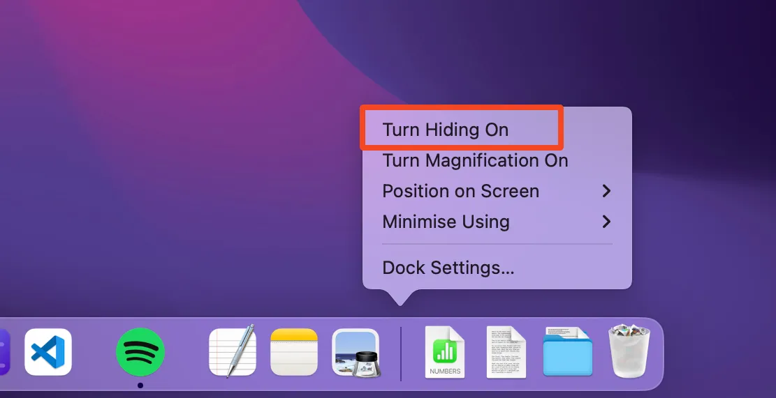Cài đặt &quot;Automatically hide and show the Dock&quot; trong System Settings của macOS.