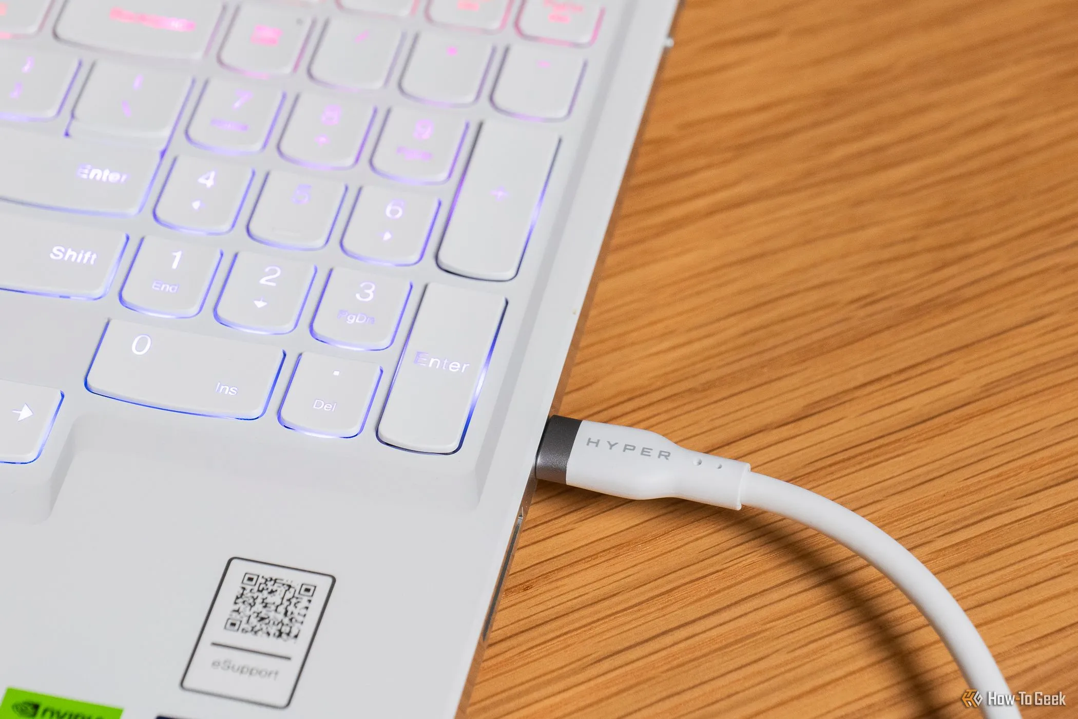 Cáp USB-C HyperJuice 240W kết nối và sạc cho laptop hiện đại