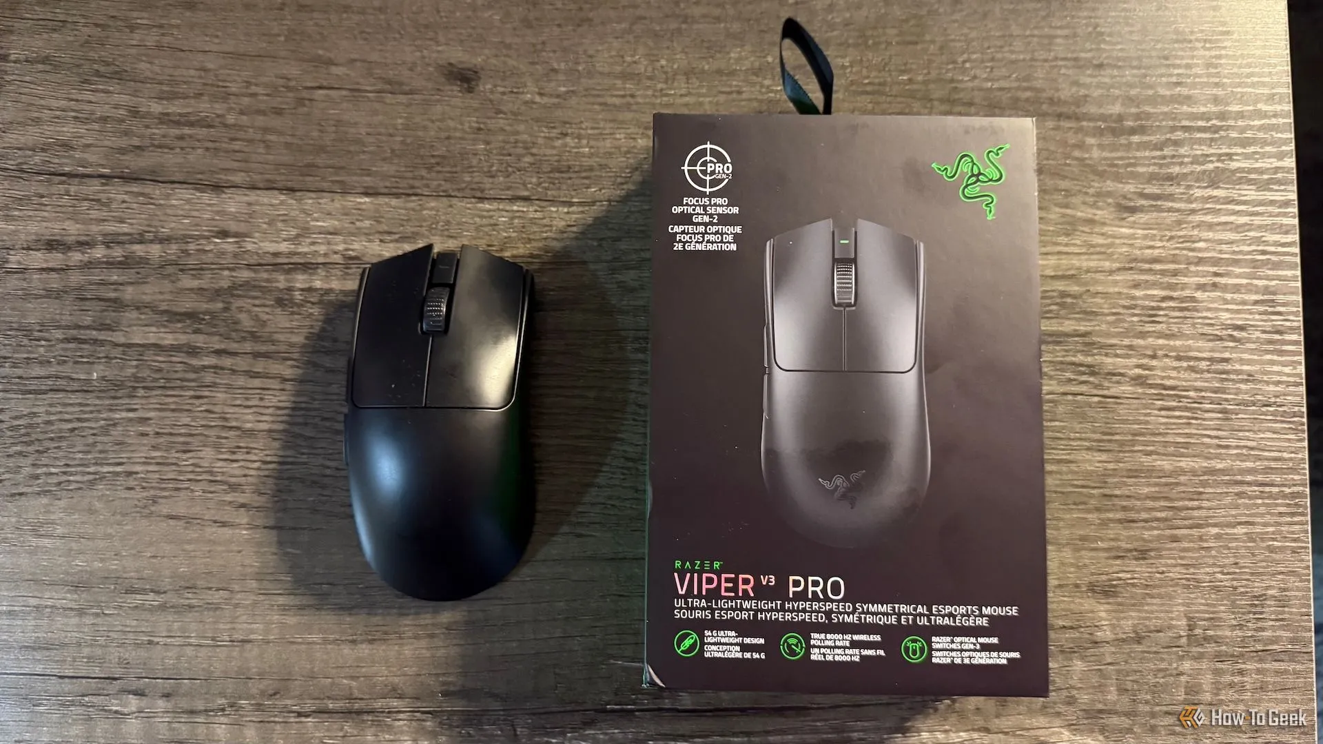 Chuột Razer Viper V3 Pro và hộp đựng sản phẩm, thể hiện tính cao cấp