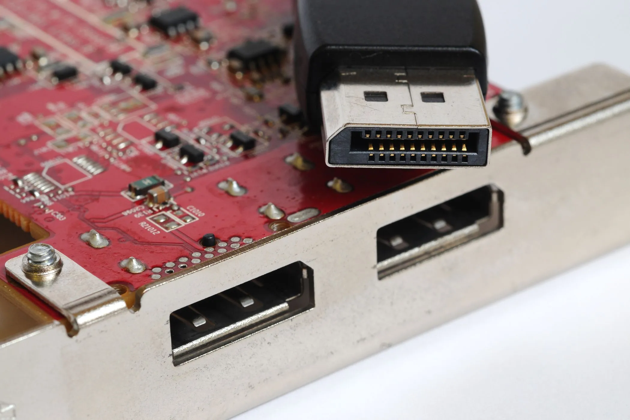 Cổng DisplayPort trên card đồ họa PC với cáp DisplayPort