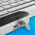Cổng USB-C ở mặt sau bàn phím Bluetooth tự sạc Lenovo 800 màu trắng