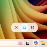 Copilot đang lắng nghe: Chỉ báo micro cho tính năng 'Hey Copilot' trên Windows 11.