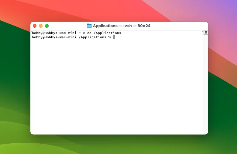 Cửa sổ Terminal macOS hiển thị kết quả lệnh cd đến thư mục /Applications