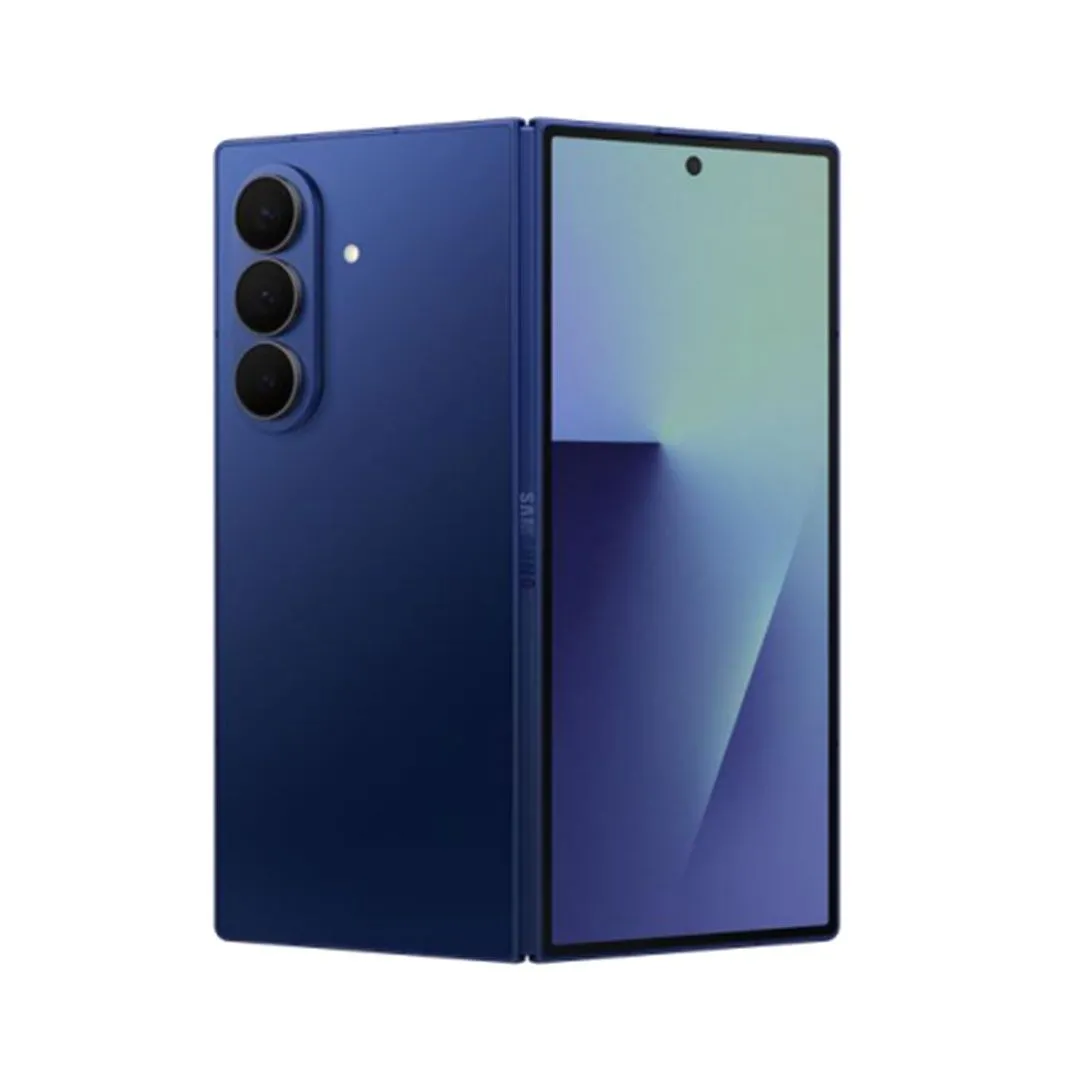 Điện thoại Samsung Galaxy Z Fold 7 màu đen sang trọng đặt trên nền trắng, nổi bật thiết kế gập tinh tế.