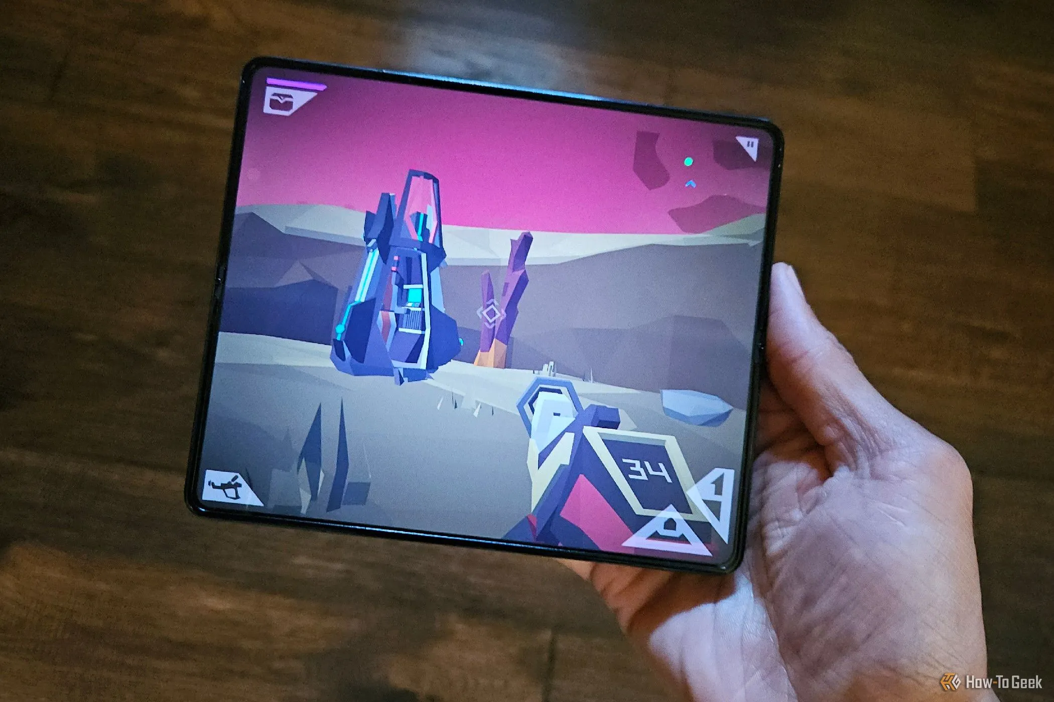 Game Morphite phiên bản Android đang chạy trên Samsung Galaxy Z Fold 5 ở chế độ màn hình lớn.