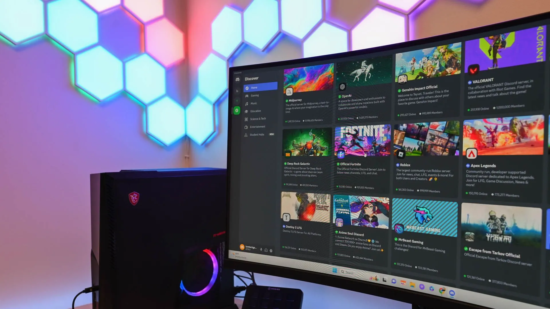 Giao diện các máy chủ cộng đồng Discord công khai