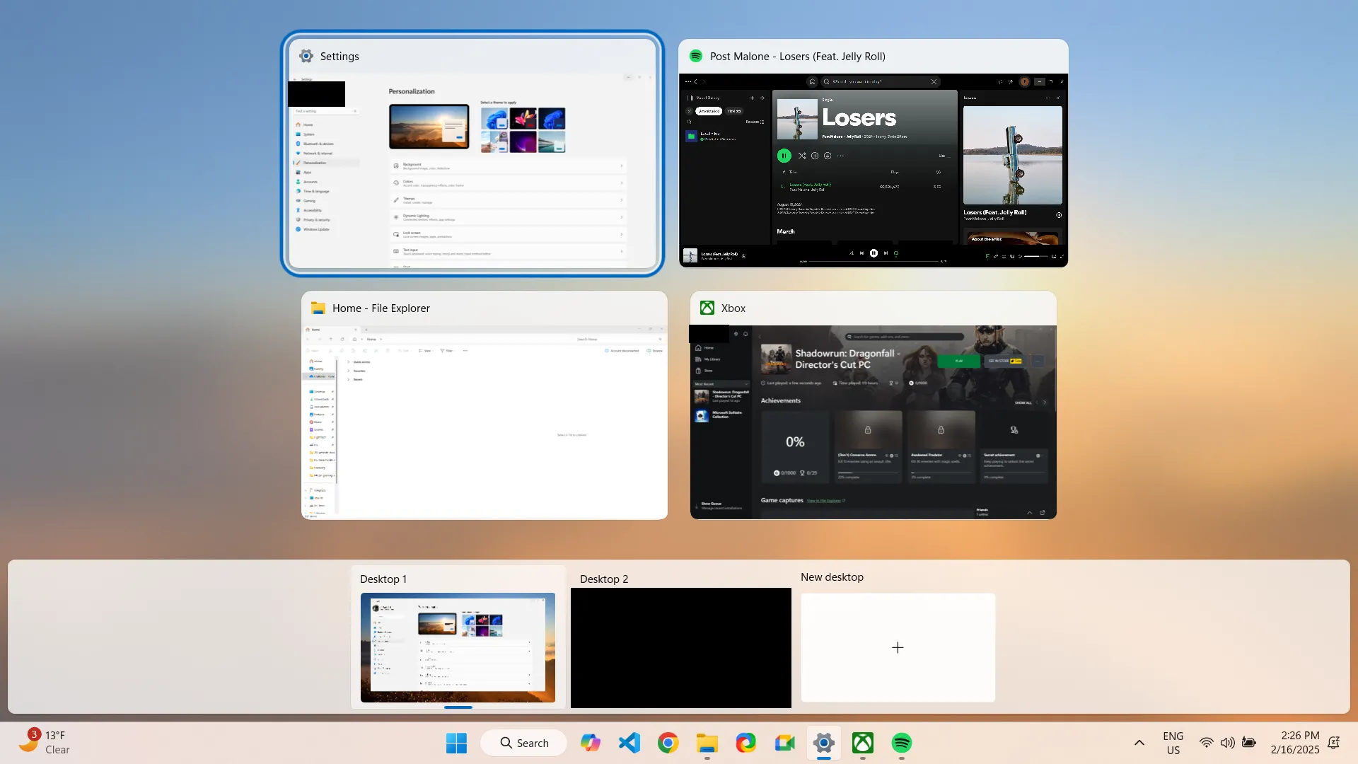 Giao diện Chế độ Xem Tác vụ (Task View) trên Windows 11 hiển thị các cửa sổ đang mở và màn hình ảo.
