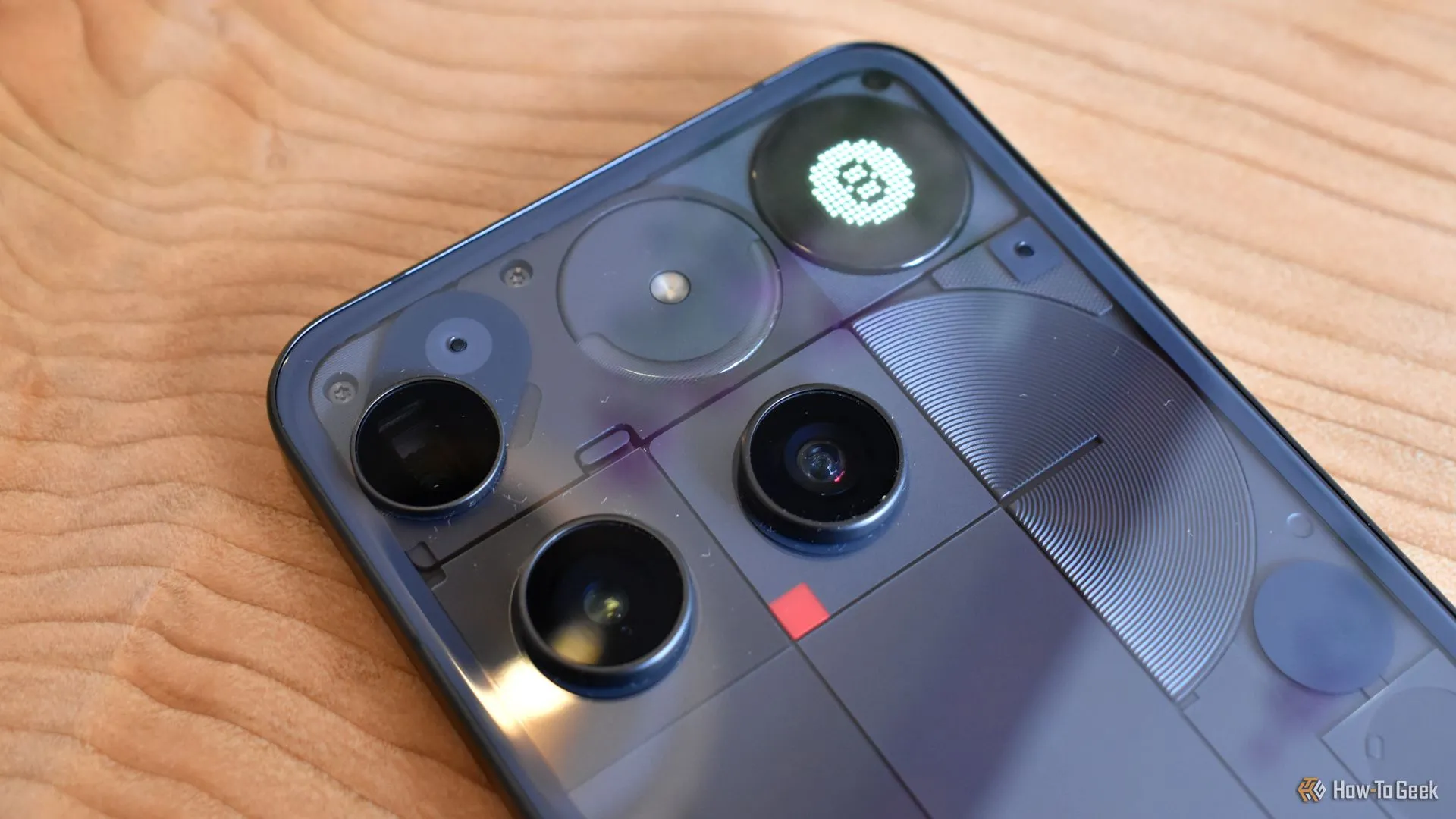 Glyph Matrix trên Nothing Phone (3) hiển thị hiệu ứng Magic 8-ball