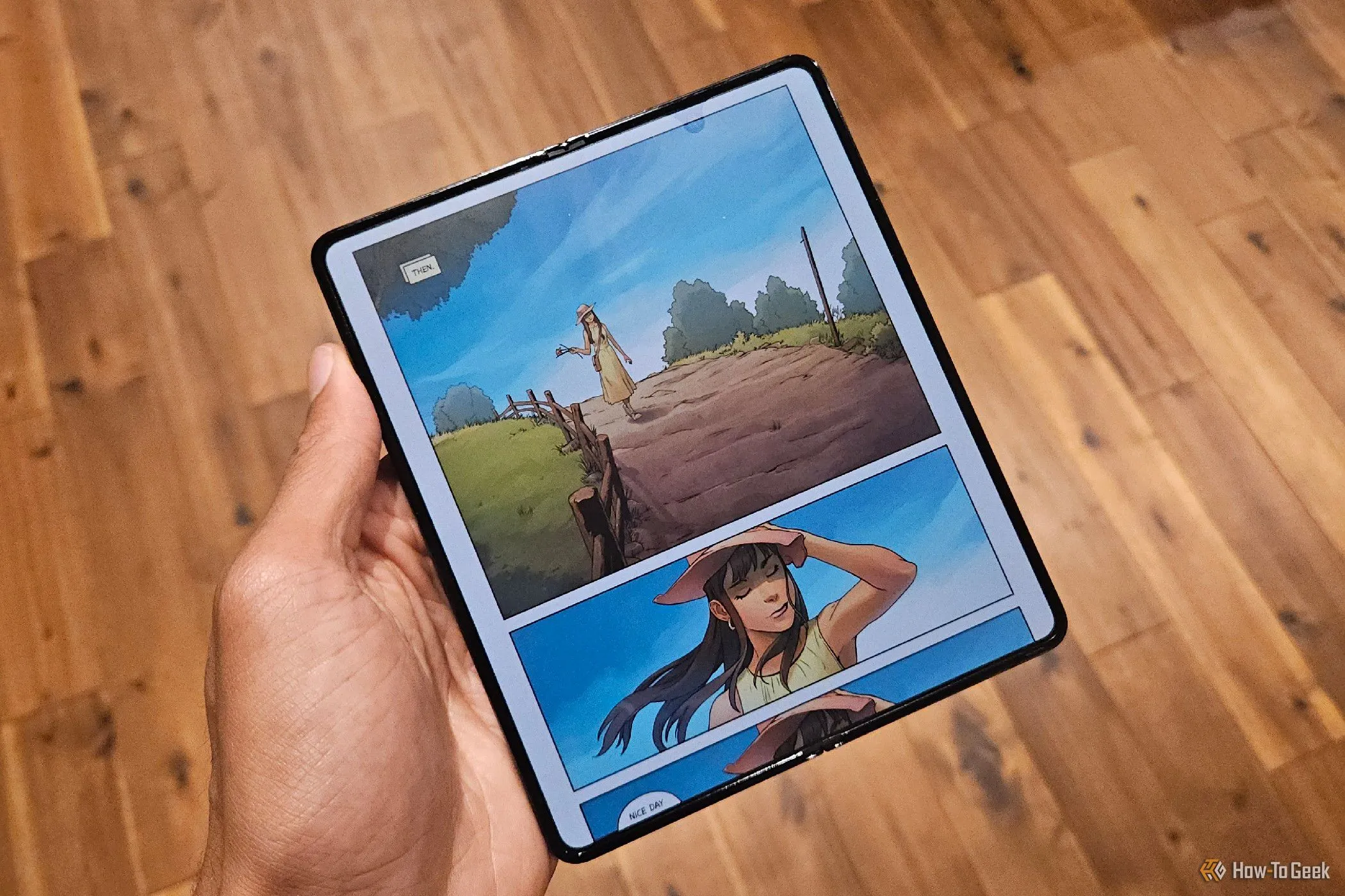 Hình ảnh một cuốn tiểu thuyết đồ họa (graphic novel) đang hiển thị trên màn hình gập của Samsung Galaxy Z Fold 5, cho thấy trải nghiệm đọc sống động trên thiết bị này.