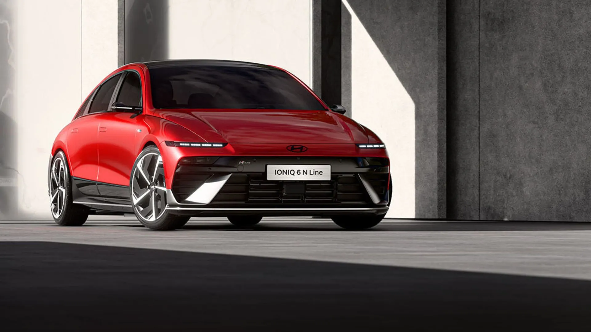 Hình ảnh tổng thể phía trước của Hyundai Ioniq 6 bản N Line 2025 màu trắng nổi bật