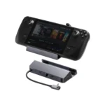 Hub USB-C Anker 6-in-1 kèm Steam Deck trên nền trắng