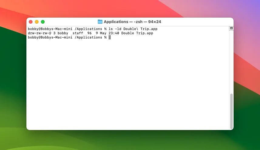 Kết quả lệnh ls -ld cho thấy quyền truy cập và thực thi của ứng dụng trên Terminal macOS