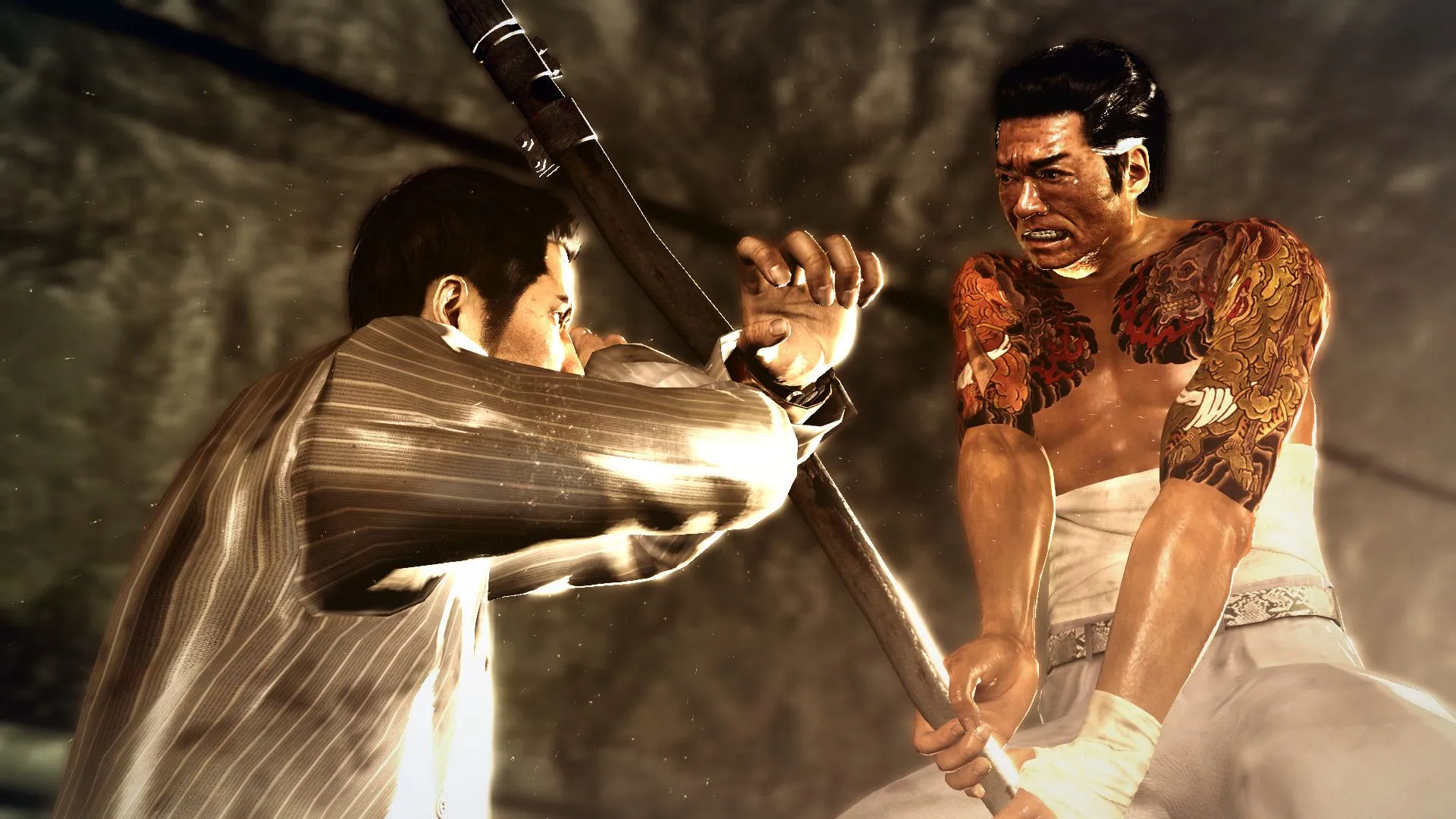 Kiryu Kazuma chơi máy gắp thú tại khu arcade, một minigame thư giãn.