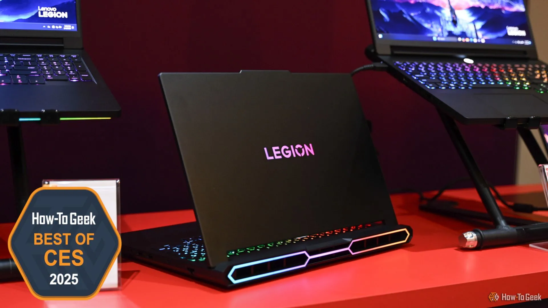 Laptop gaming Lenovo Legion Pro 7i tại sự kiện CES 2025.