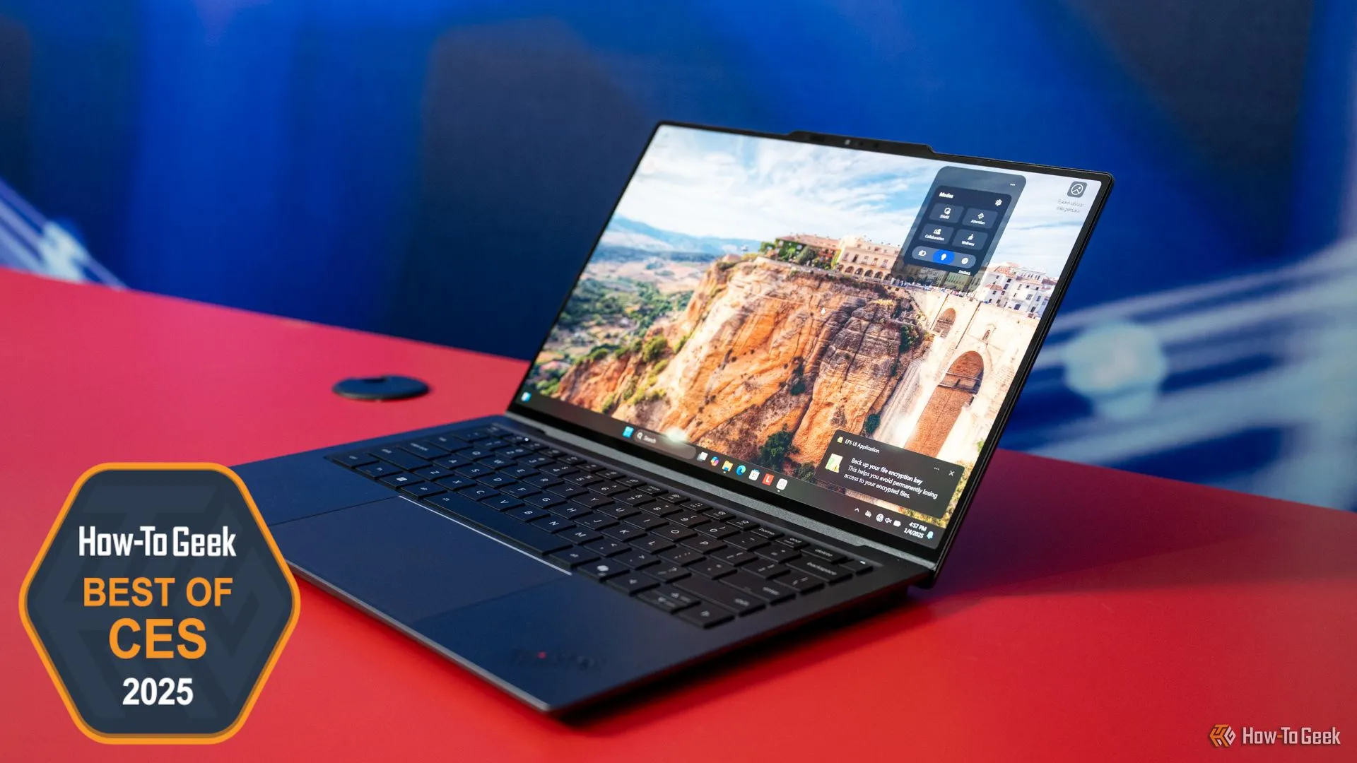 Laptop Lenovo ThinkPad X9 14 Aura Edition với màn hình đang hiển thị.