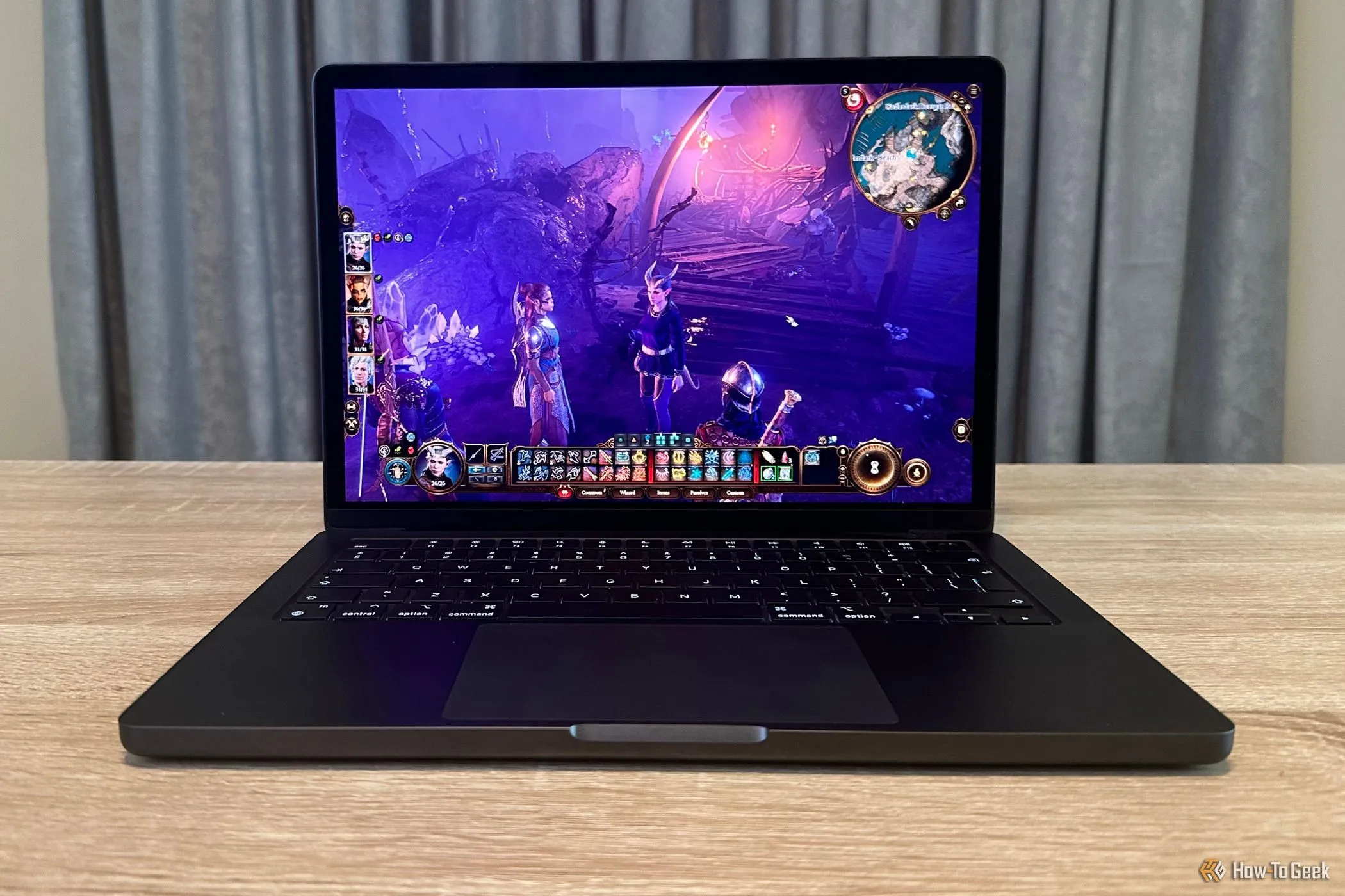 MacBook Pro M4 Pro đang chạy game Baldur's Gate 3