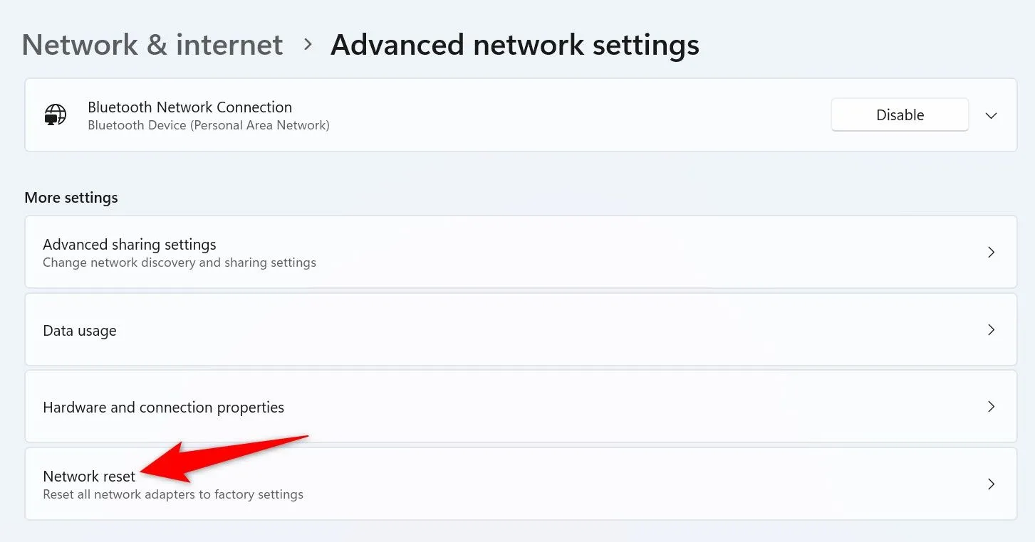 Màn hình Cài đặt Mạng &amp; Internet của Windows 11 với tùy chọn Network Reset được làm nổi bật