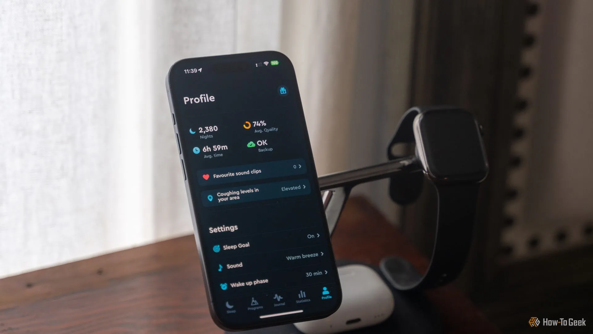 Màn hình ứng dụng Sleep Cycle hiển thị hồ sơ người dùng với gần 2400 đêm ngủ được theo dõi.