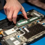 Nâng cấp RAM và SSD trên laptop cũ để cải thiện tốc độ và hiệu năng