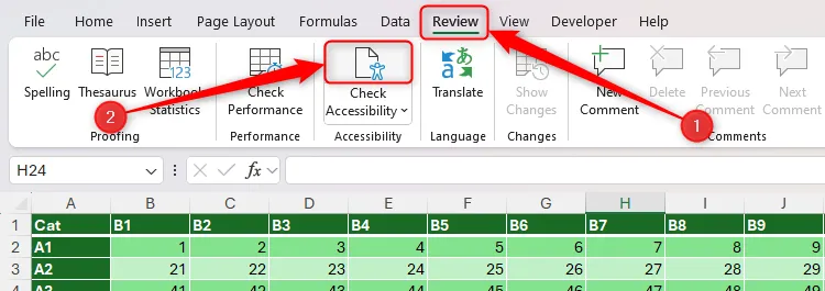 Nửa trên của nút Check Accessibility trong tab Review của Excel được chọn để mở công cụ kiểm tra.