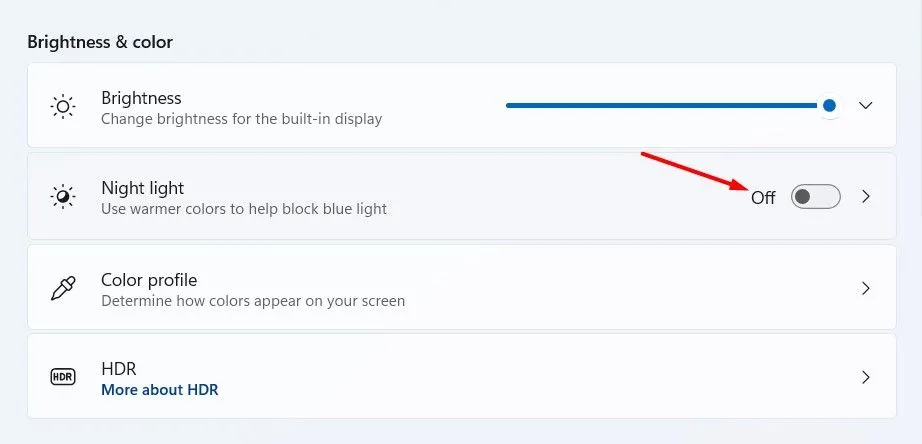 Nút bật/tắt tính năng &quot;Ánh sáng ban đêm&quot; (Night Light) trong cài đặt Màn hình của Windows 11.