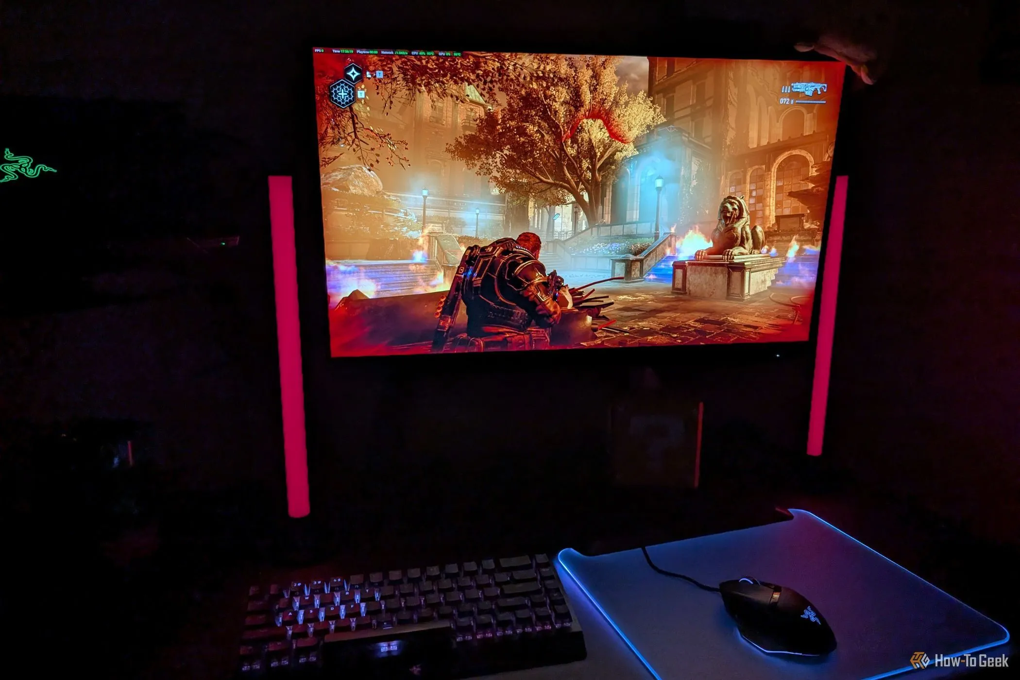 Razer Aether Light Bars hiển thị ánh sáng đỏ báo hiệu sát thương trong Gears 5