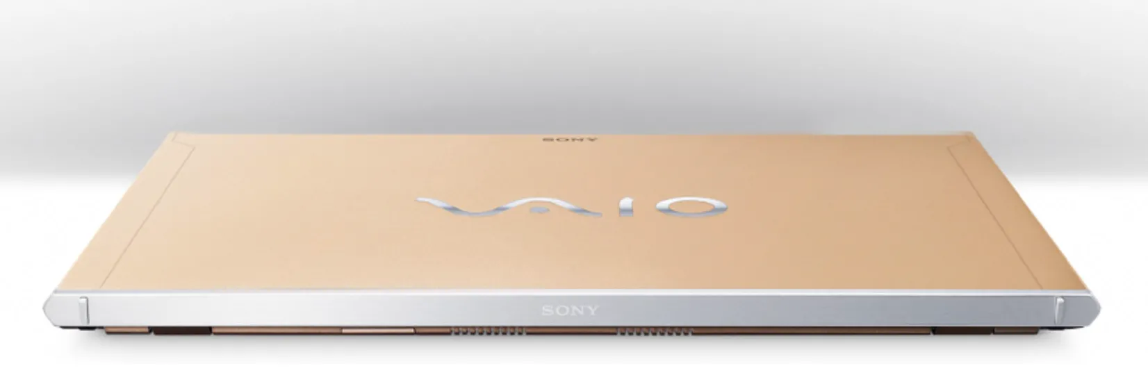 Sony VAIO Z-Series màu đen nhìn từ góc nghiêng, thể hiện thiết kế mỏng và thanh lịch