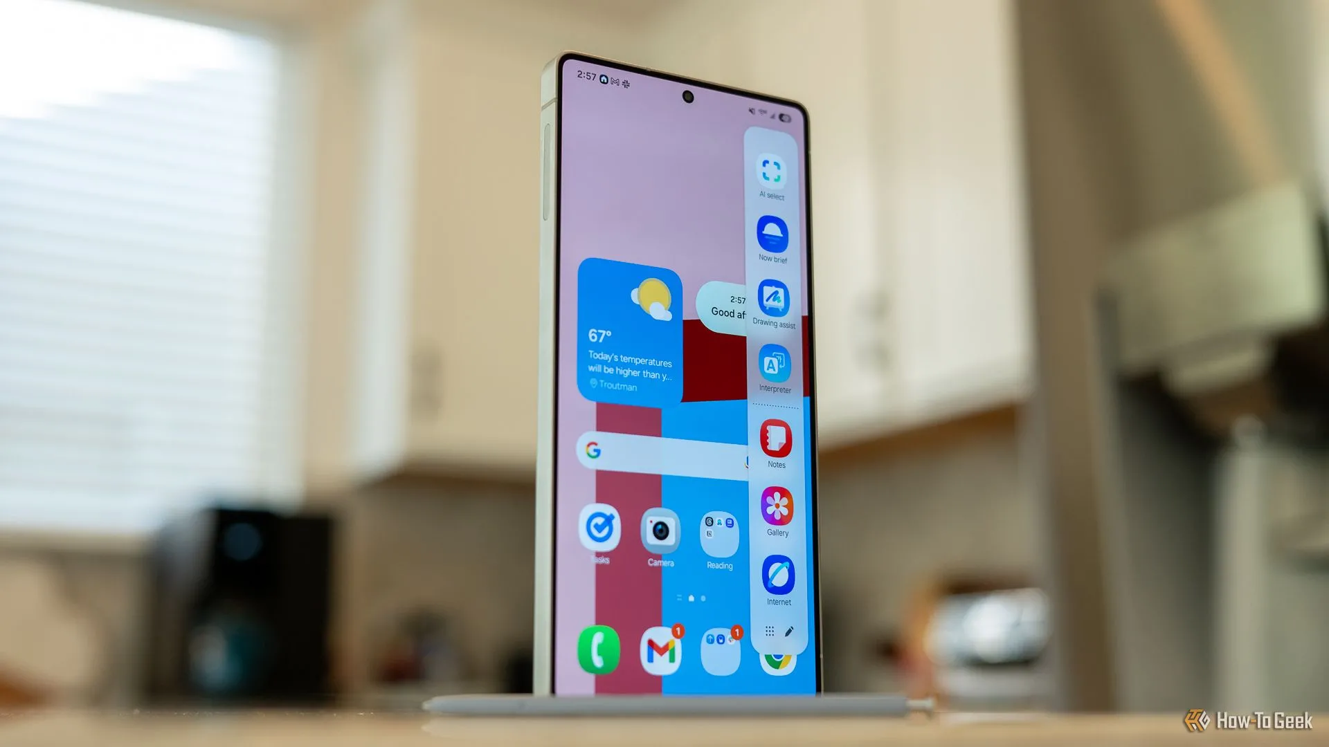 Tính năng Edge Panel được mở rộng trên màn hình Samsung Galaxy S25 Ultra