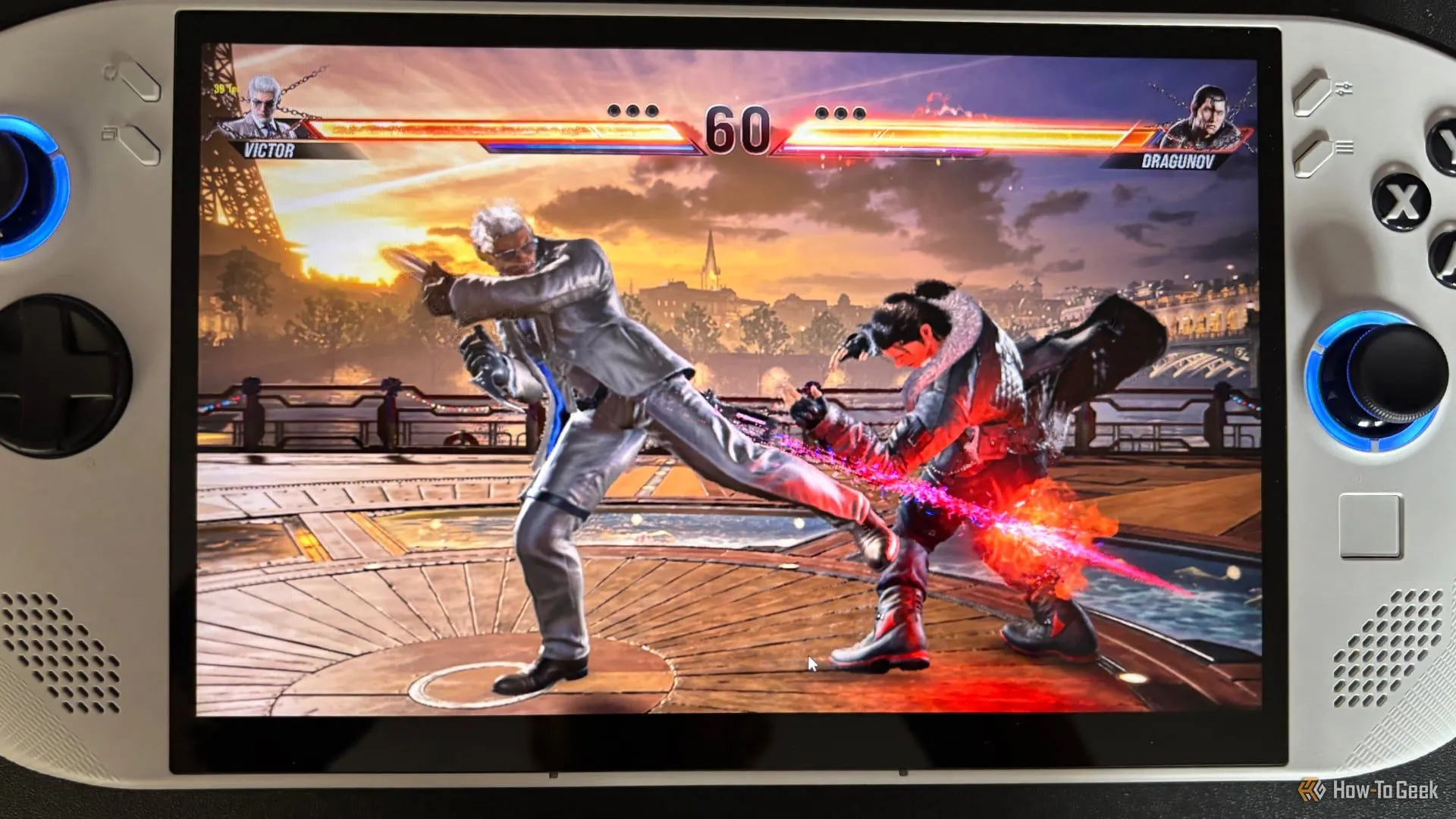 Trò chơi Tekken 8 hiển thị trên màn hình Lenovo Legion Go S, thể hiện đồ họa trong game.