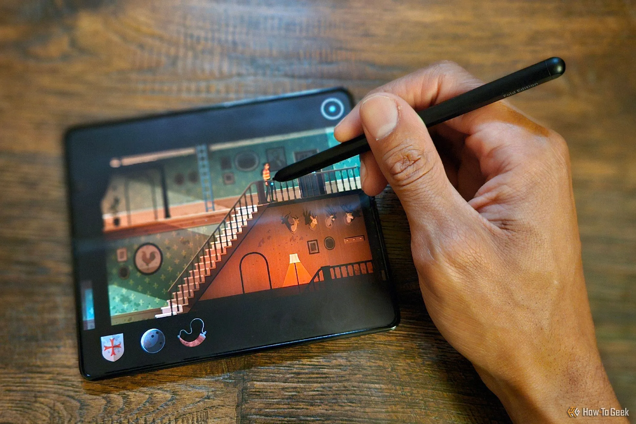 Tựa game Midnight Girl phiên bản Android đang chạy trên điện thoại Samsung Galaxy Z Fold 5, minh họa việc chơi game cao cấp trên di động.
