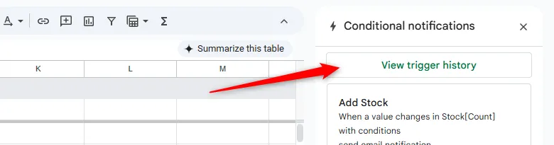 Tùy chọn &quot;View Trigger History&quot; được chọn trong bảng điều khiển thông báo có điều kiện của Google Sheets.